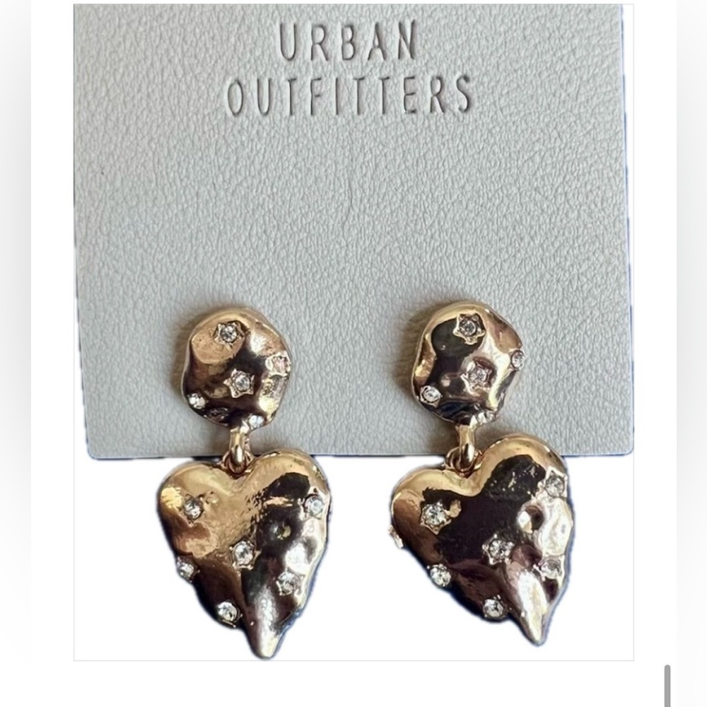 URBAN OUTFITTERS Gold-tone Heart and Crystal Dangle Earrings NWT Hammered Look